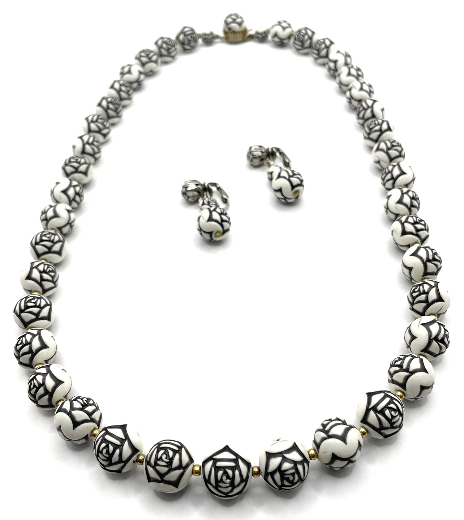 Black and white rose necklace set