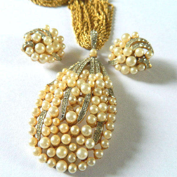 Trifari pearl necklace set