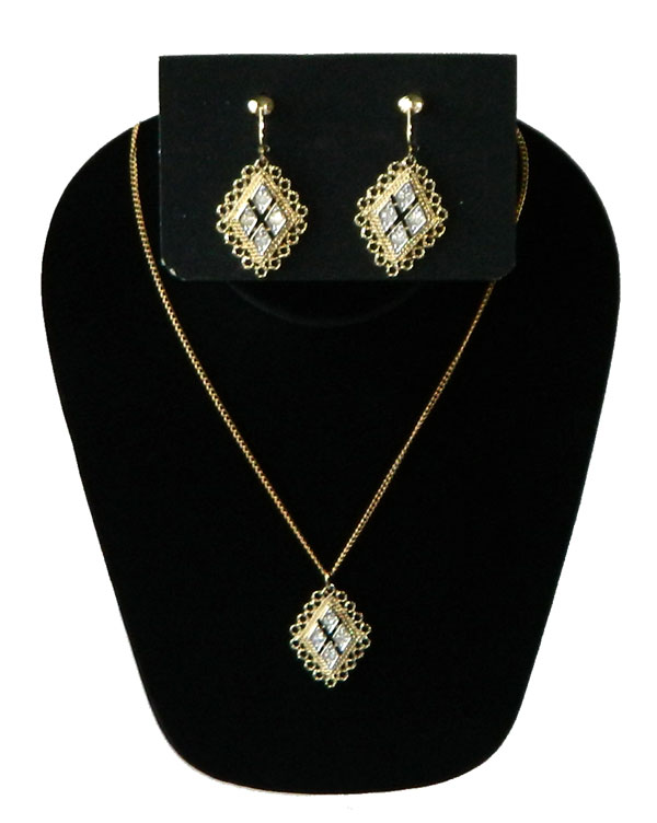 Sarah Coventry necklace and earring set