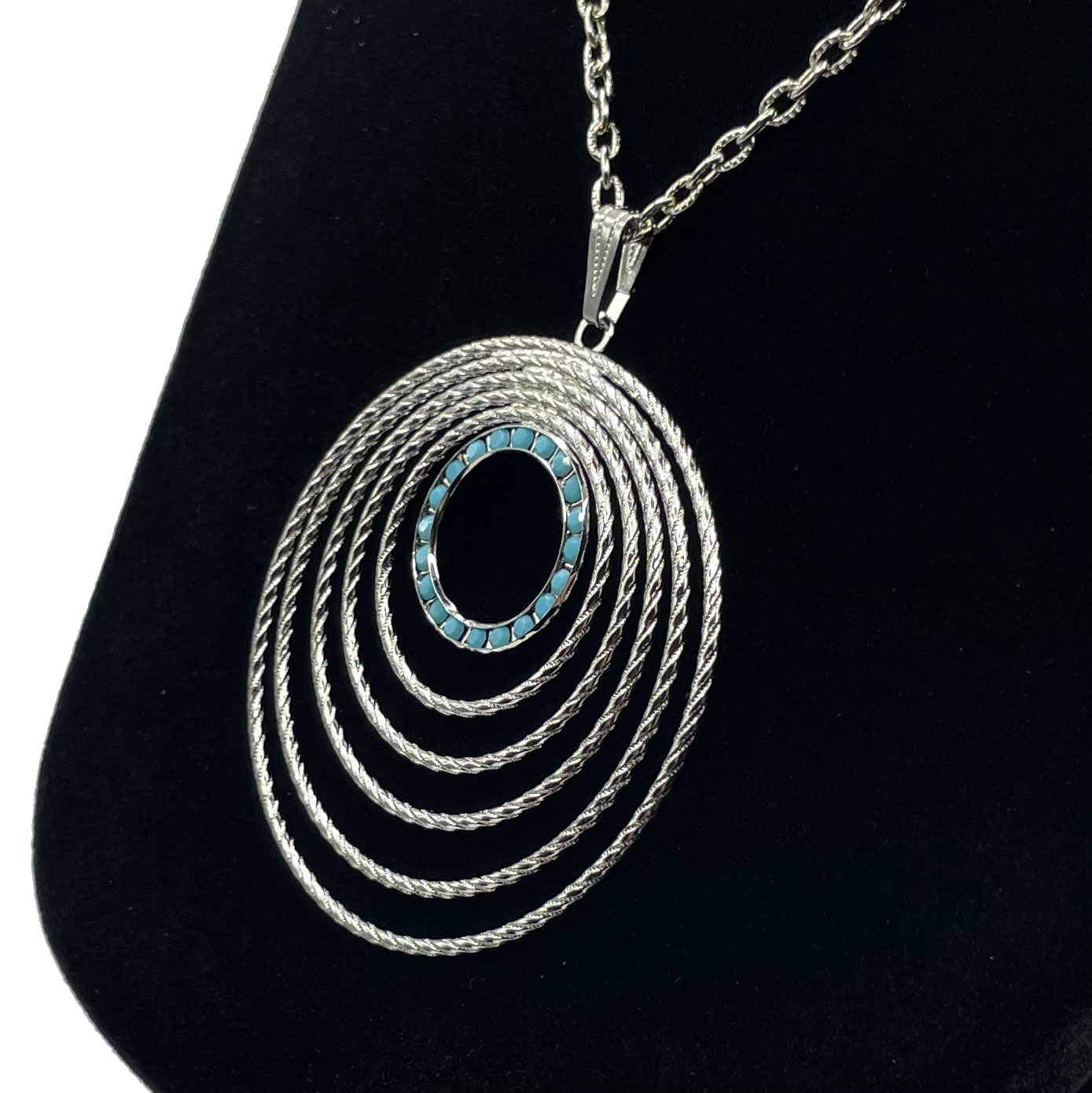 Circles pendant necklace