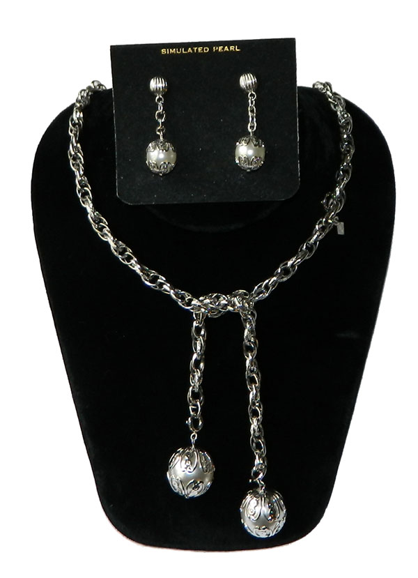 Sarah Coventry lariat necklace and earring set