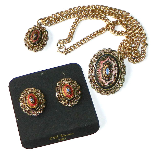 Sarah Coventry necklace and earring set