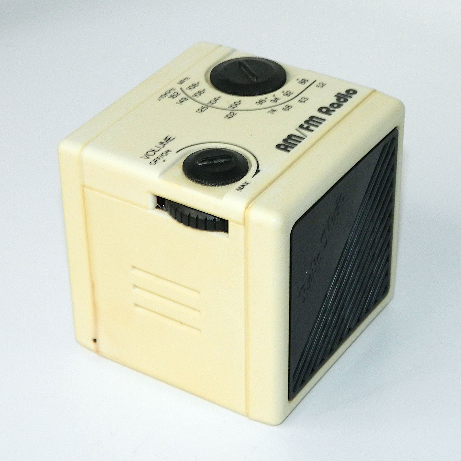 Vintage Cube transistor radio