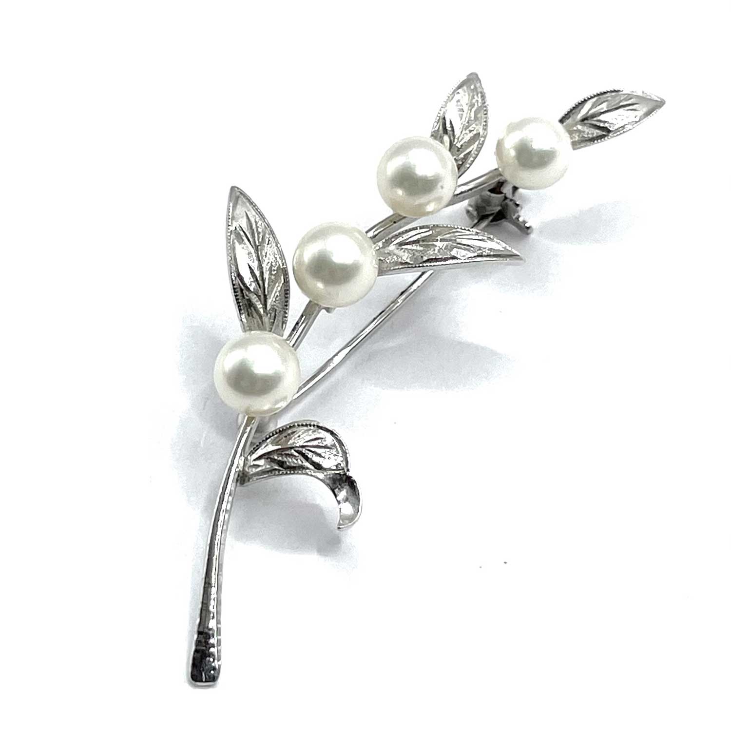 Sterling silver pearl brooch