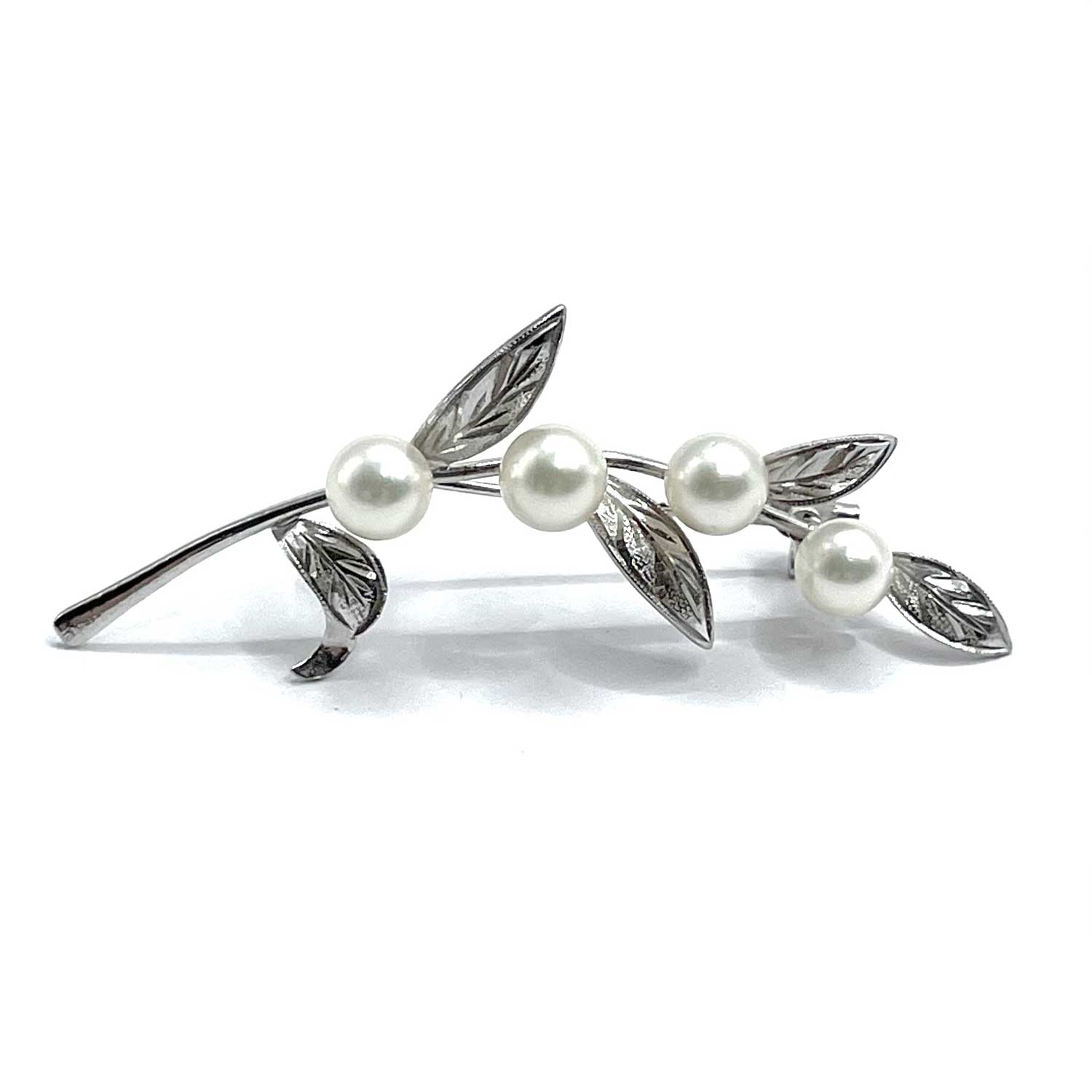 Sterling silver pearl brooch