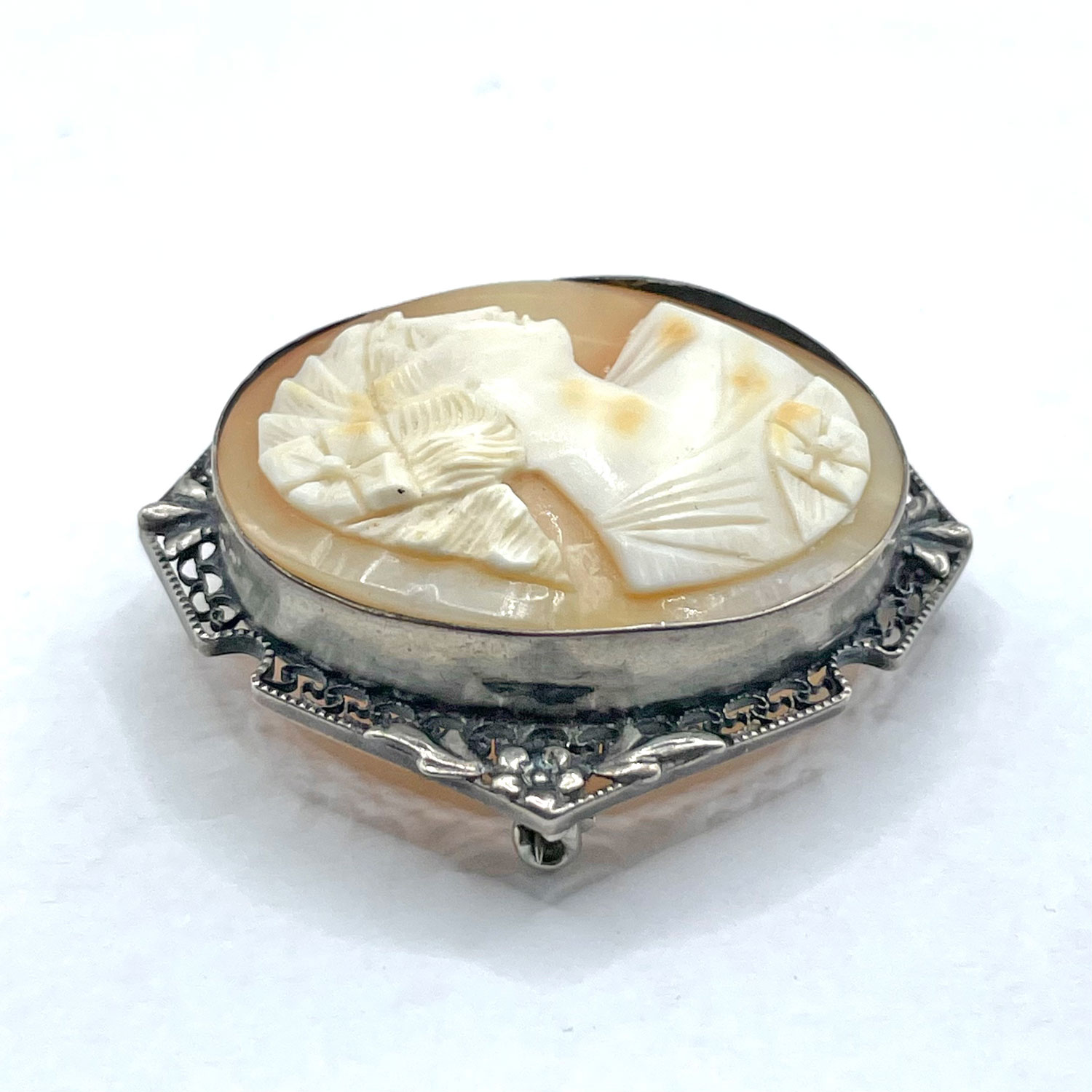 1920s cameo brooch