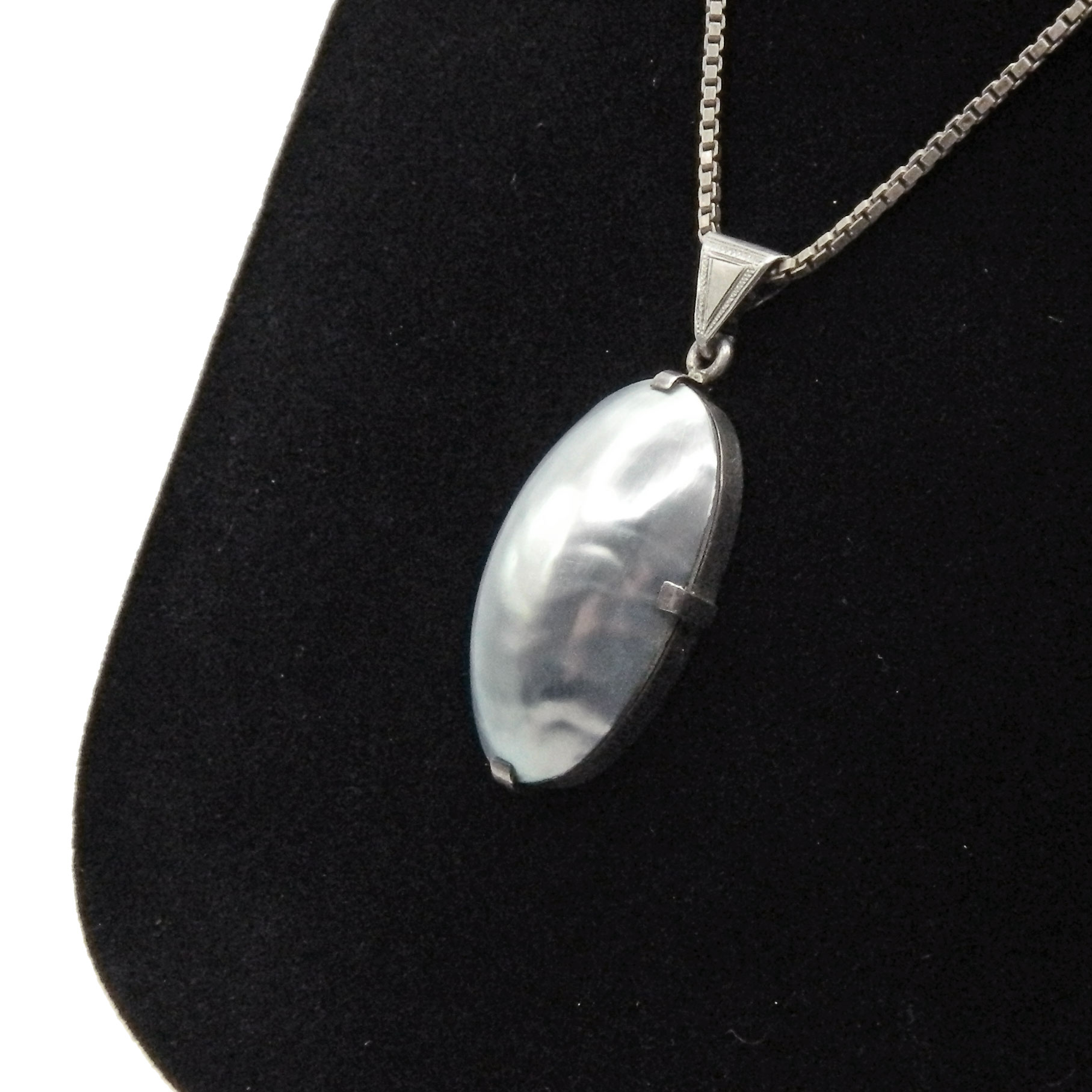 Sterling silver mother of pearl pendant necklace