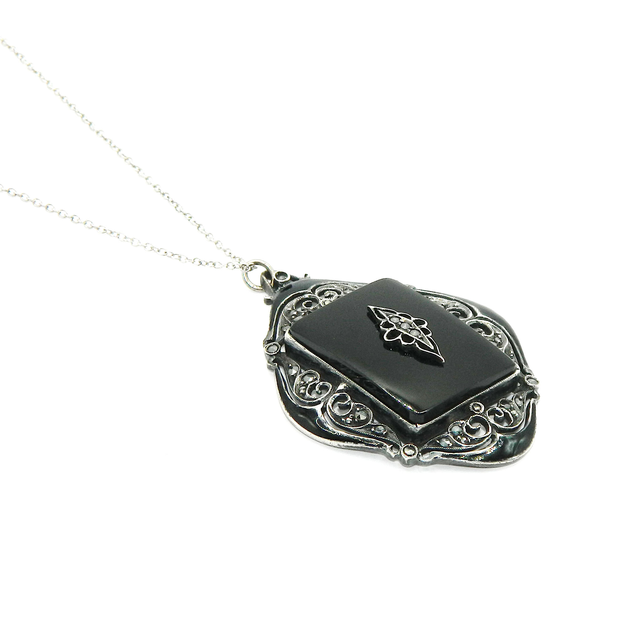 Enameld Art Deco pendant necklace